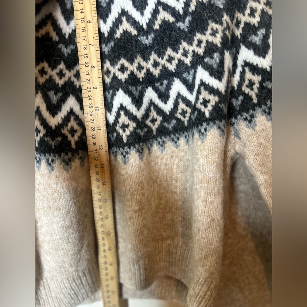 Abercrombie & Fitch Beige and Dark Green Fair Isle Sweater - Picture 4 of 6